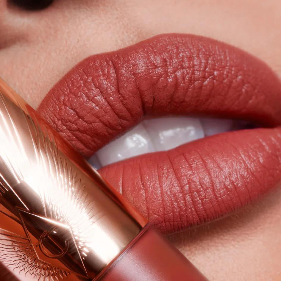 Charlotte Tilbury Airbrush Flawless Lip Blur shade Walk of no Shame Blur — Full Size