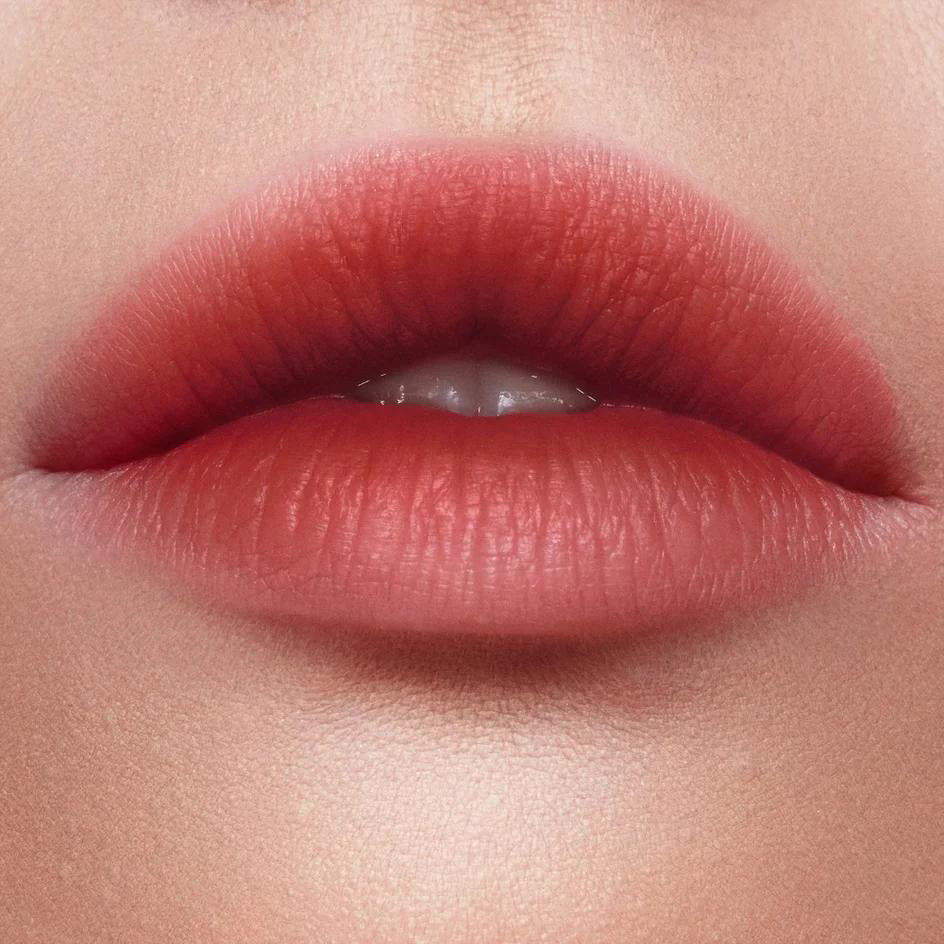 Charlotte Tilbury Airbrush Flawless Lip Blur shade Walk of no Shame Blur — Full Size