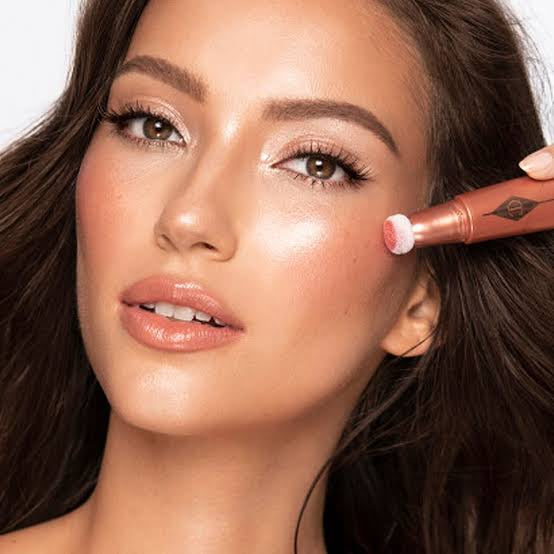 Charlotte Tilbury Beauty Light Wand shade Peachgasm — Full Size